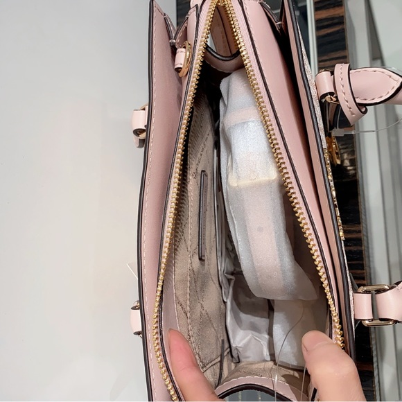 Michael Kors Sheila Small satchel crossbody - Picture 9 of 10